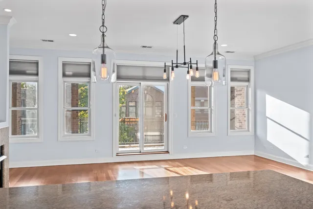$625,000 | 4147 North Lincoln Avenue, Unit 3, Chicago, IL 60618