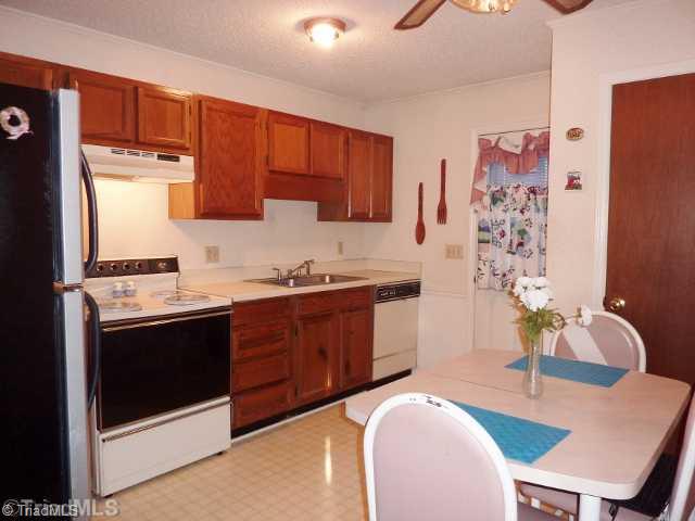 2921 Borg Road Winston-Salem, NC 27127 - Photo 3 of 14 Kitchen.