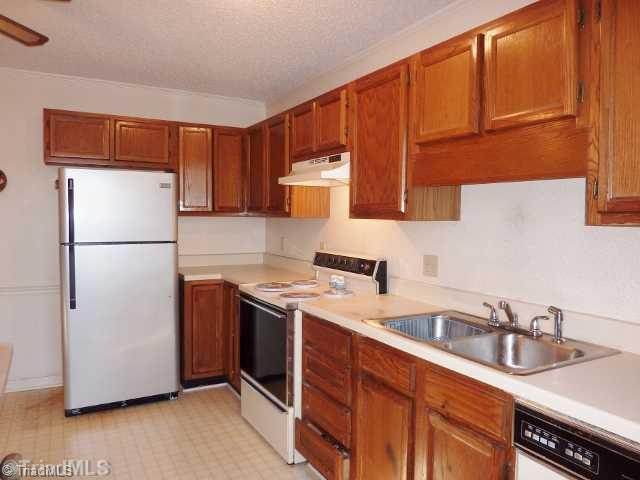 2921 Borg Road Winston-Salem, NC 27127 - Photo 5 of 14 Kitchen.