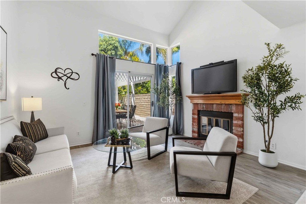 592 Fairfield Road Simi Valley, CA 93065 - Photo 9 of 39