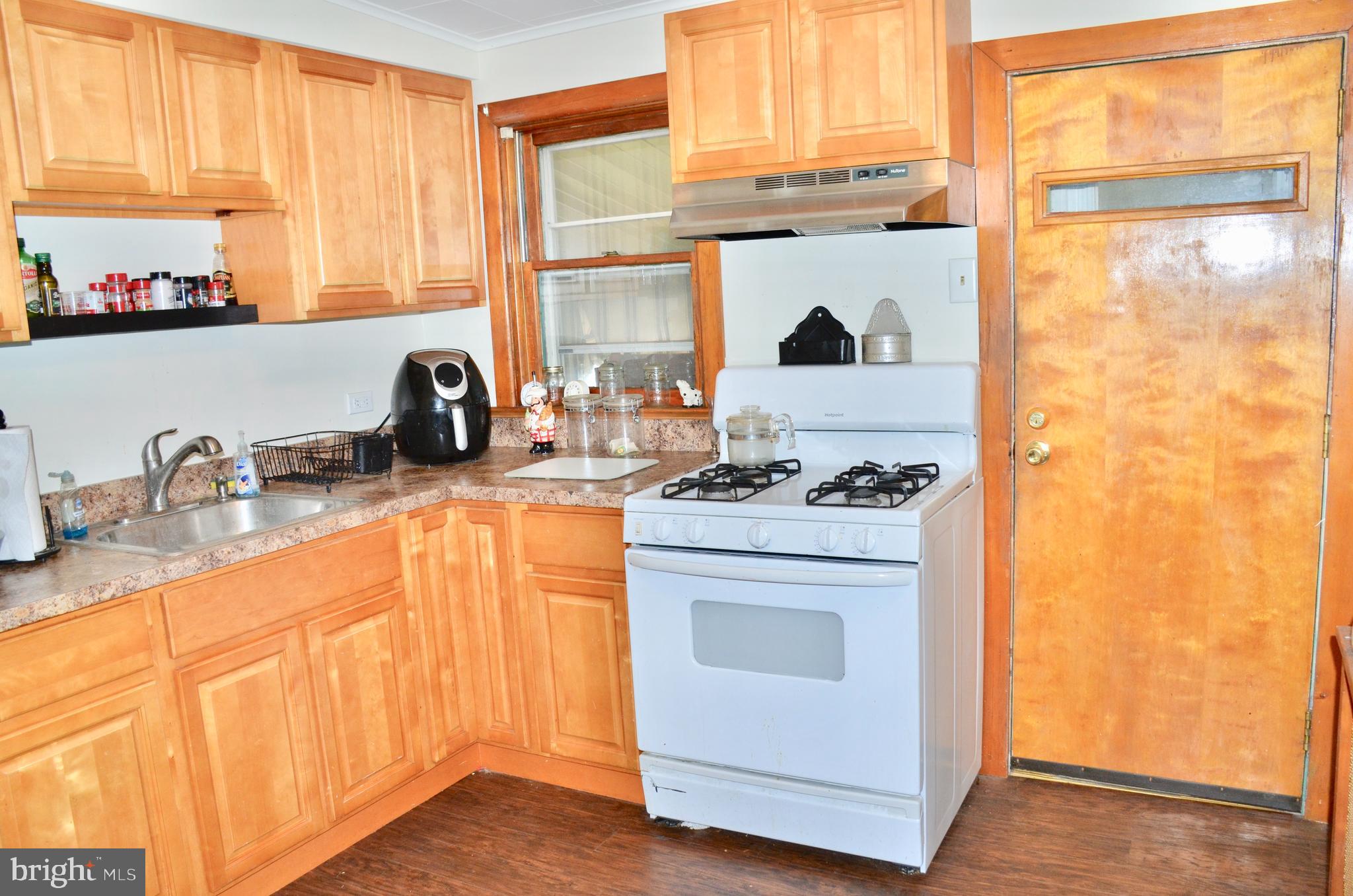 909 Crown Point Road Westville, NJ 08093 - Photo 2 of 16 Gallery Image 2