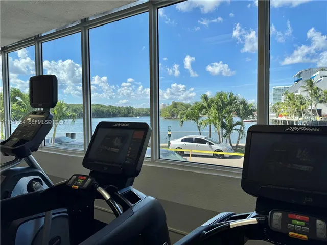 $1,990 | 400 Kings Point Drive, Unit 929, Sunny Isles Beach, FL 33160