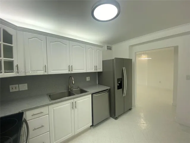 $1,990 | 400 Kings Point Drive, Unit 929, Sunny Isles Beach, FL 33160