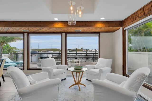 $2,300,000 | 827 Eisenhower Drive, Key West, FL 33040