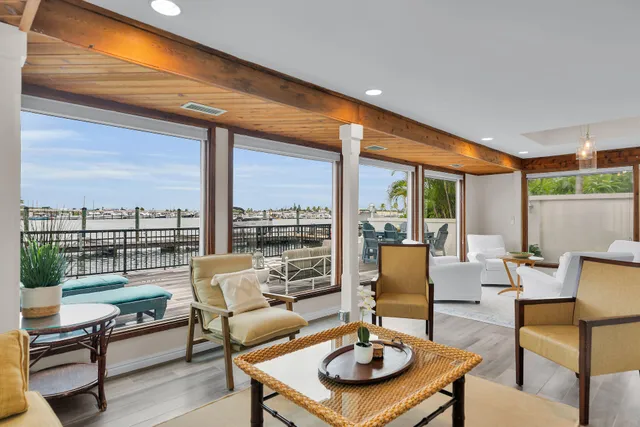 $2,300,000 | 827 Eisenhower Drive, Key West, FL 33040