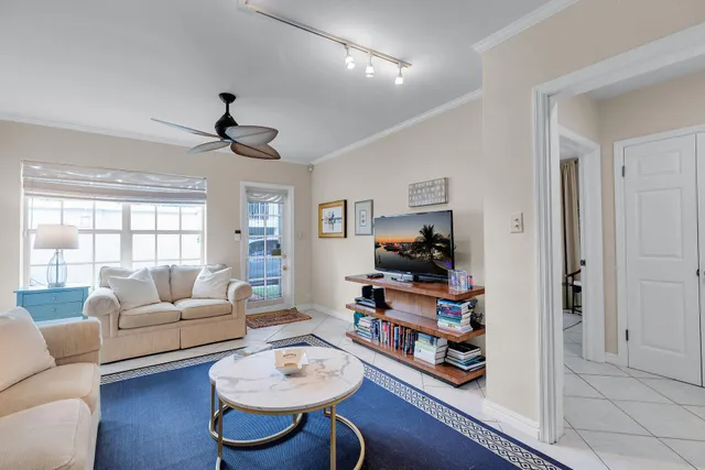 $2,300,000 | 827 Eisenhower Drive, Key West, FL 33040