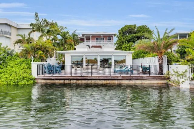 $2,300,000 | 827 Eisenhower Drive, Key West, FL 33040