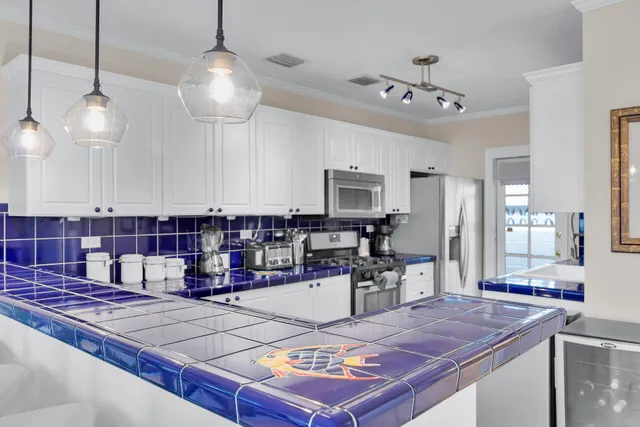 $2,300,000 | 827 Eisenhower Drive, Key West, FL 33040