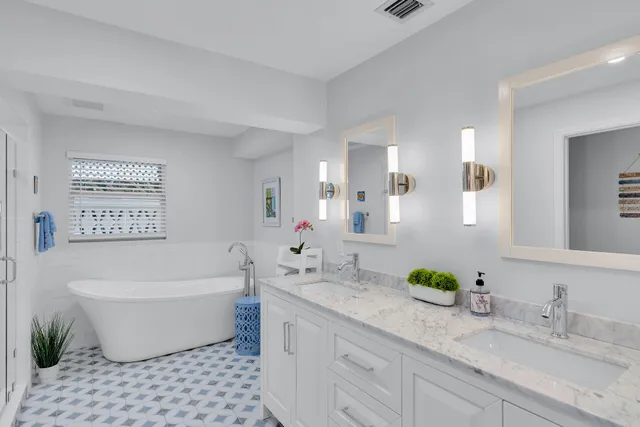 $2,300,000 | 827 Eisenhower Drive, Key West, FL 33040