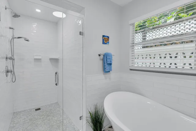 $2,300,000 | 827 Eisenhower Drive, Key West, FL 33040