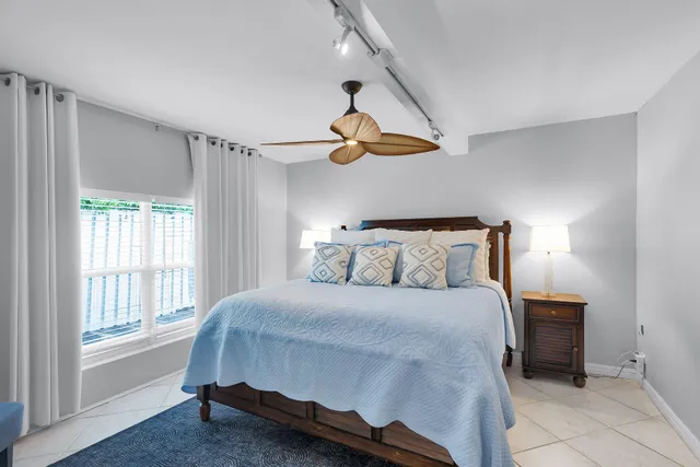 $2,300,000 | 827 Eisenhower Drive, Key West, FL 33040