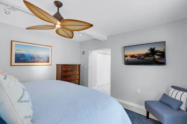 $2,300,000 | 827 Eisenhower Drive, Key West, FL 33040