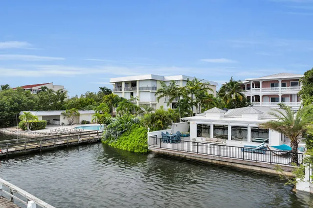 $2,300,000 | 827 Eisenhower Drive, Key West, FL 33040