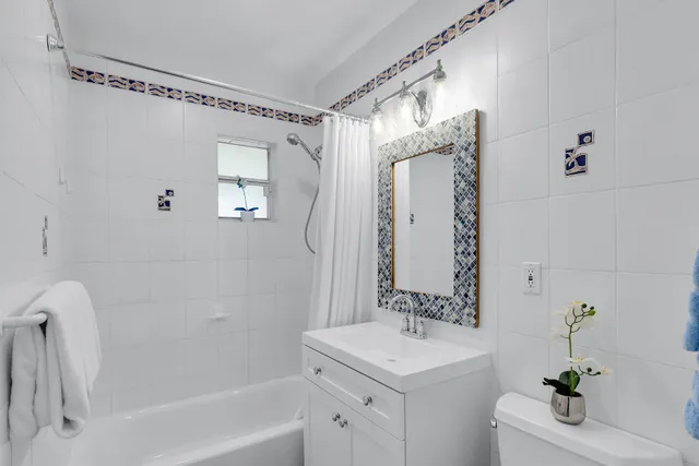 $2,300,000 | 827 Eisenhower Drive, Key West, FL 33040