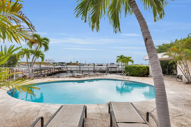 $2,300,000 | 827 Eisenhower Drive, Key West, FL 33040