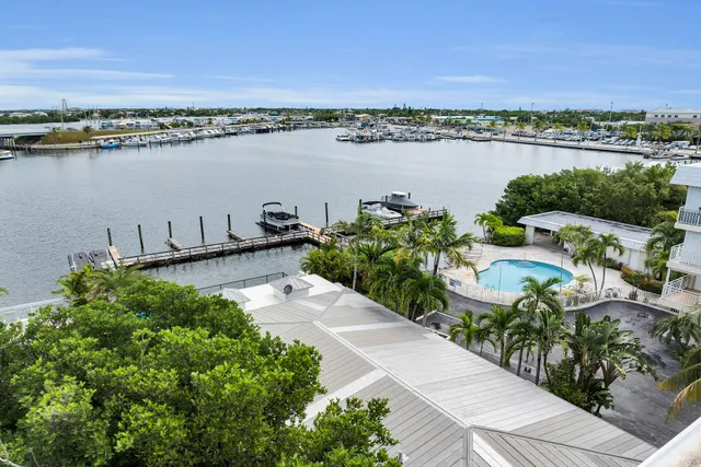 $2,300,000 | 827 Eisenhower Drive, Key West, FL 33040