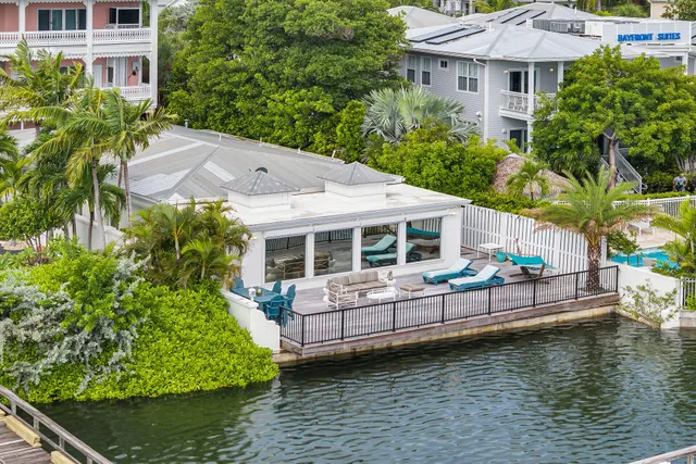 $2,300,000 | 827 Eisenhower Drive, Key West, FL 33040
