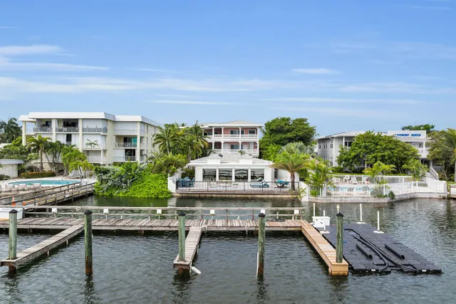 $2,300,000 | 827 Eisenhower Drive, Key West, FL 33040