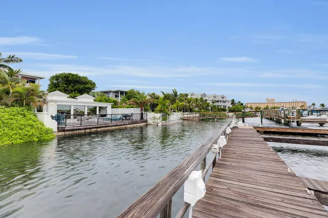 $2,300,000 | 827 Eisenhower Drive, Key West, FL 33040