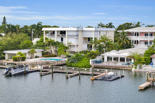 $2,300,000 | 827 Eisenhower Drive, Key West, FL 33040