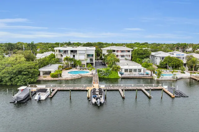 $2,300,000 | 827 Eisenhower Drive, Key West, FL 33040