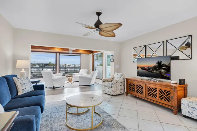 $2,300,000 | 827 Eisenhower Drive, Key West, FL 33040