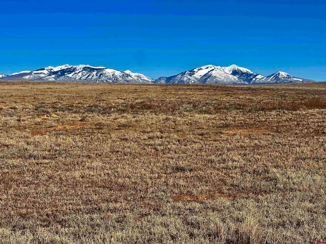a view of roof with sitting area