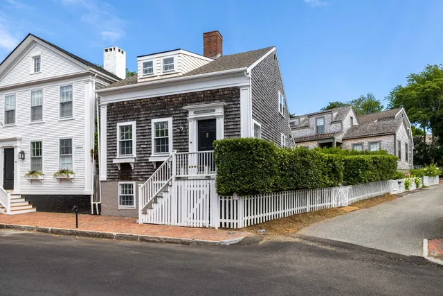 $2,695,000 | 34 Pine Street, Nantucket, MA 02554