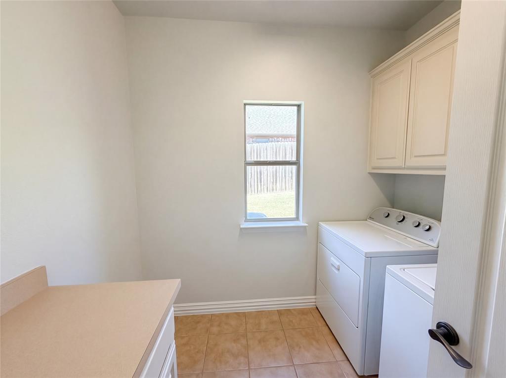 210 Billo Court Weatherford, TX 76087 - Photo 12 of 18