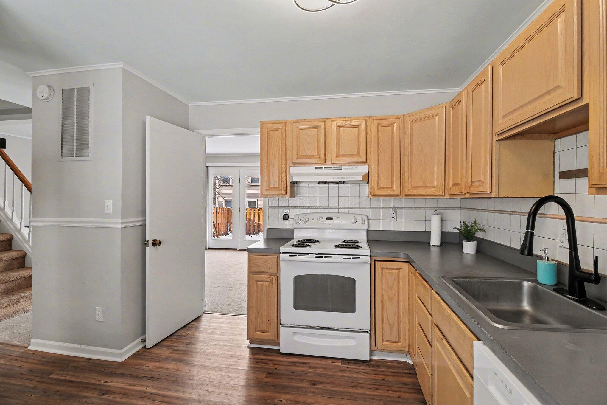 1208 Lear Court Rochester Hills, MI 48307 - Photo 11 of 26 016_file_2765