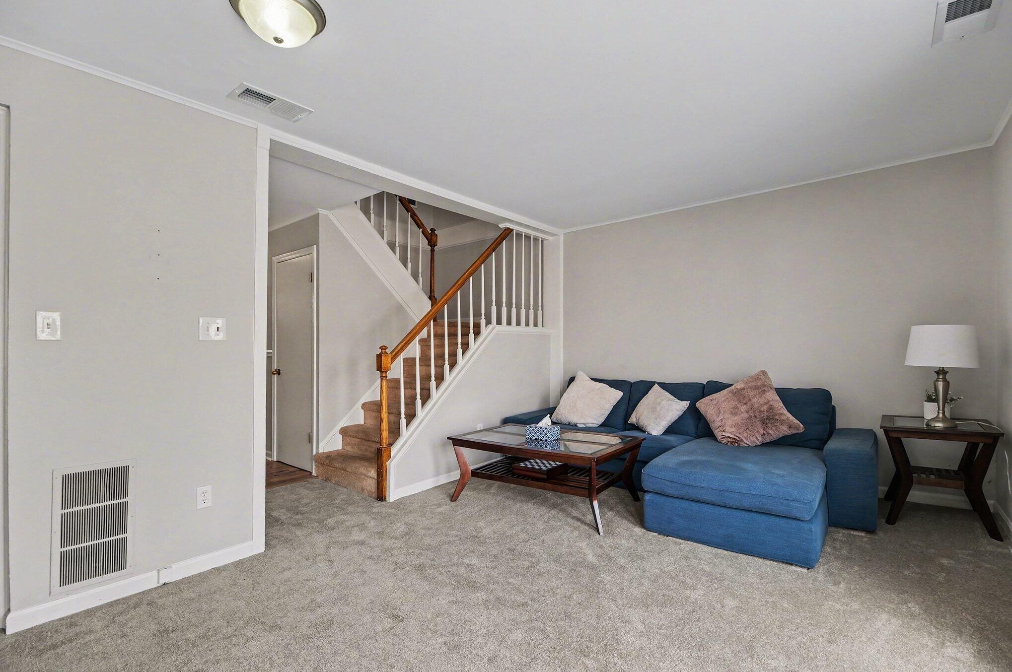 1208 Lear Court Rochester Hills, MI 48307 - Photo 3 of 26 008_file_1411