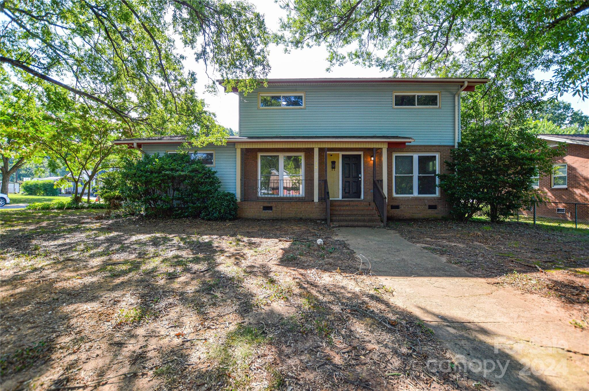 1138 White Plains Road Charlotte, NC 28213 - Photo 1 of 36 front view of a house with a yard