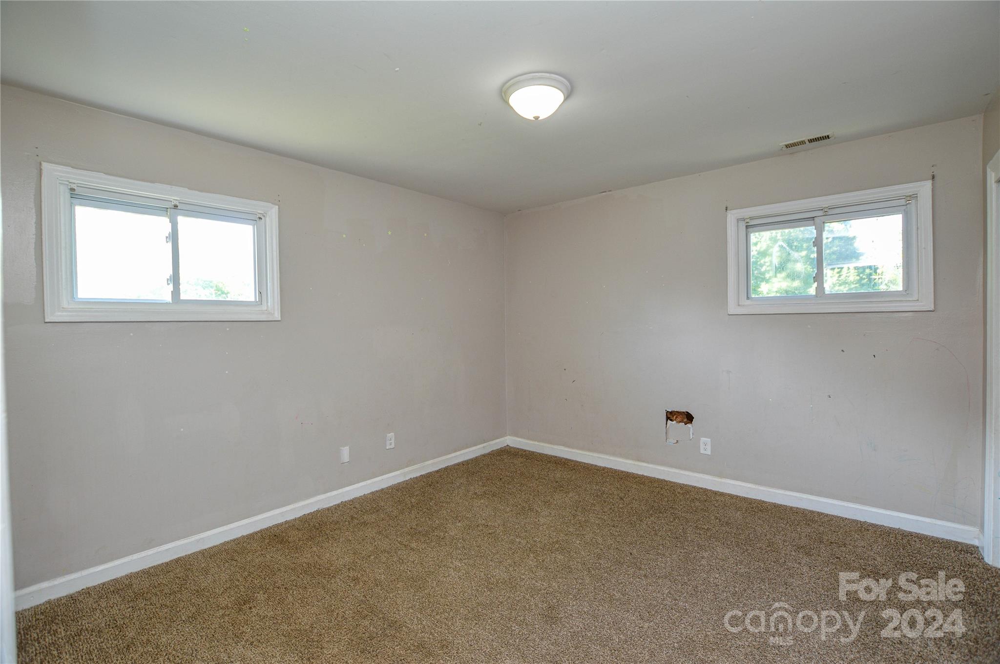 1138 White Plains Road Charlotte, NC 28213 - Photo 23 of 36 an empty room with a window