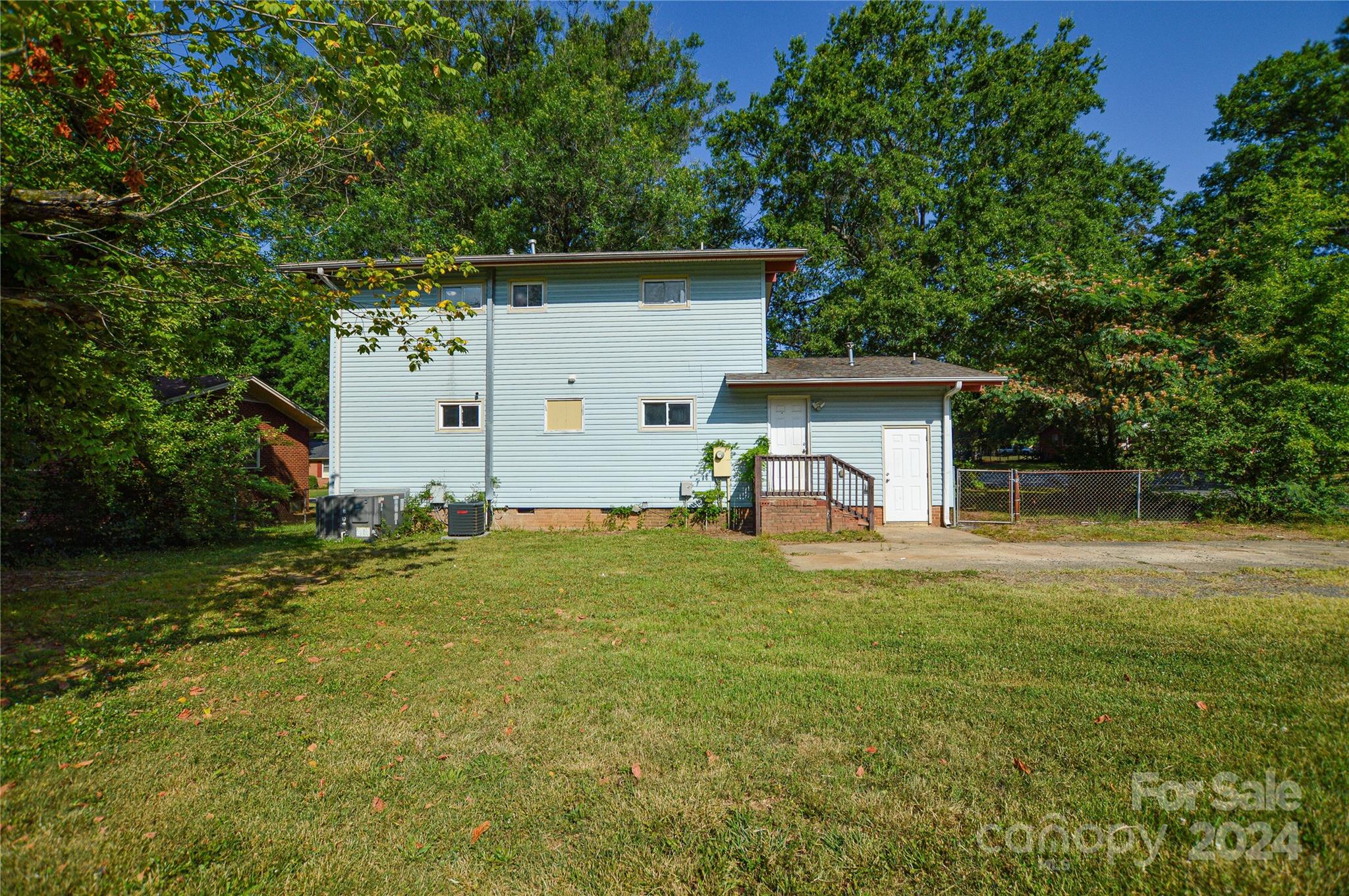 1138 White Plains Road Charlotte, NC 28213 - Photo 34 of 36 a view of a house with backyard and garden