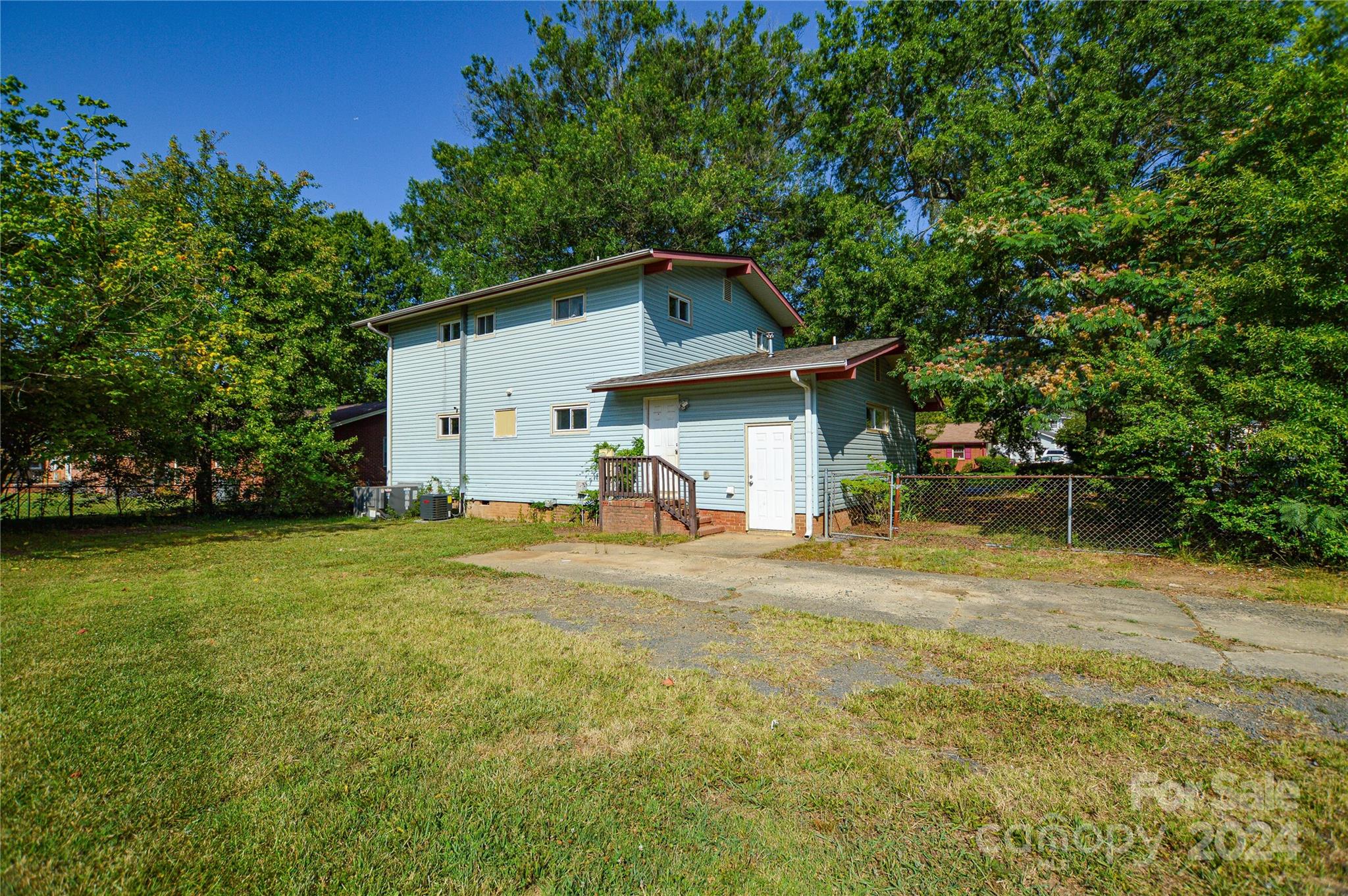 1138 White Plains Road Charlotte, NC 28213 - Photo 35 of 36 a view of a backyard with table and chairs under an umbrella