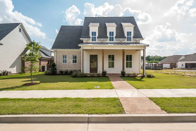 $642,000 | 2155 North Greenbrier Lakes Boulevard, Collierville, TN 38017