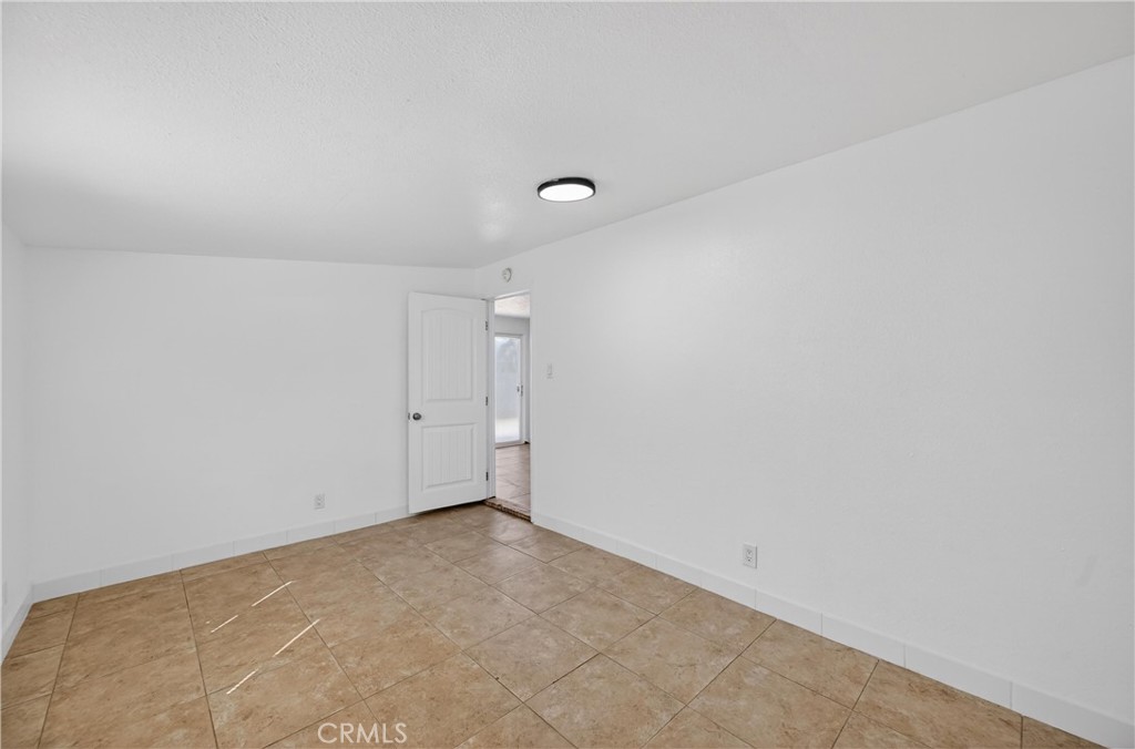 475 Transit Avenue Riverside, CA 92507 - Photo 18 of 34