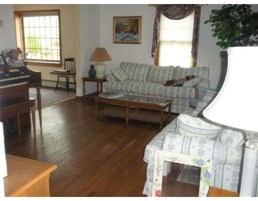 9 Erik Street Merrimack, NH 03054 - Photo 4 of 10 Gallery Image 4