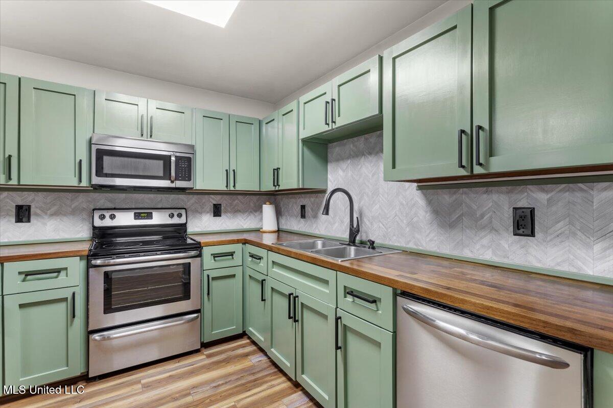 115 Rolling Woods Road Lucedale, MS 39452 - Photo 5 of 39 Kitchen