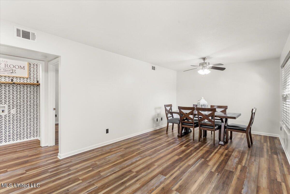 115 Rolling Woods Road Lucedale, MS 39452 - Photo 10 of 39 Living