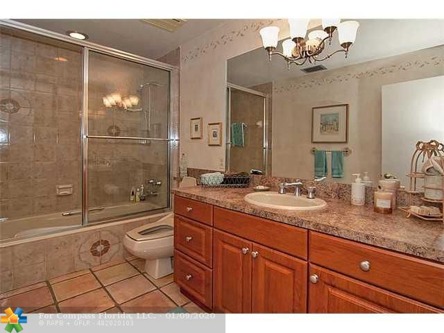 3511 North 33rd Terrace Hollywood, FL 33021 - Photo 13 of 21 Bathroom