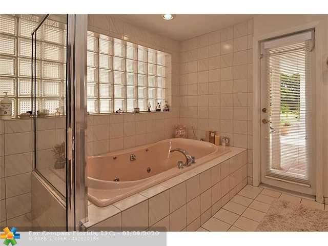 3511 North 33rd Terrace Hollywood, FL 33021 - Photo 14 of 21 Bath/Spa Master