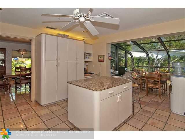 3511 North 33rd Terrace Hollywood, FL 33021 - Photo 7 of 21 Kitchen