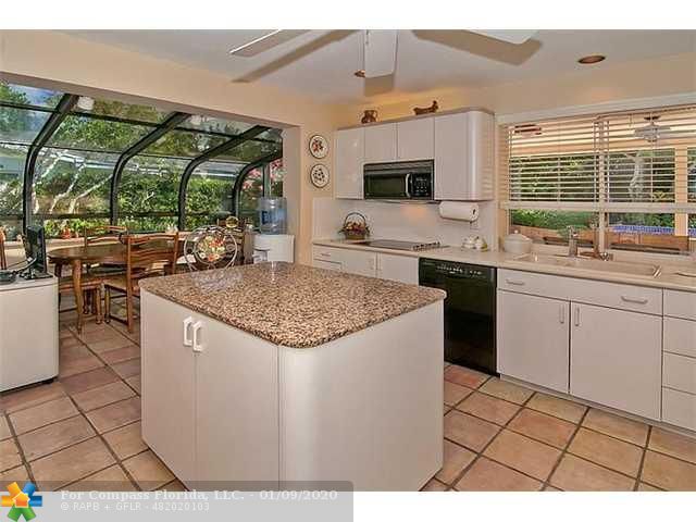 3511 North 33rd Terrace Hollywood, FL 33021 - Photo 8 of 21 Kitchen