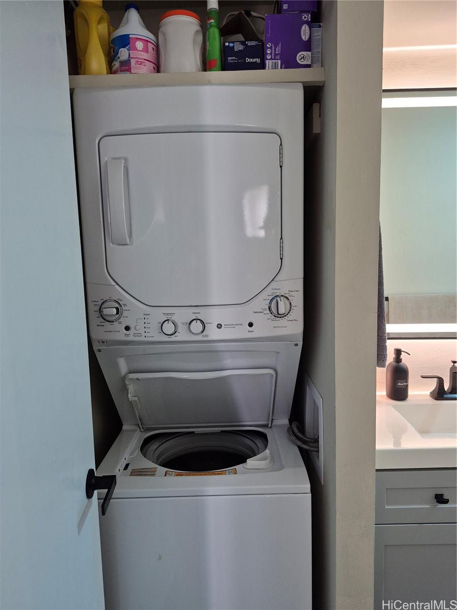 469 Ena Road, Unit 2810 Honolulu, HI 96815 - Photo 12 of 15 a utility room with dryer and washer