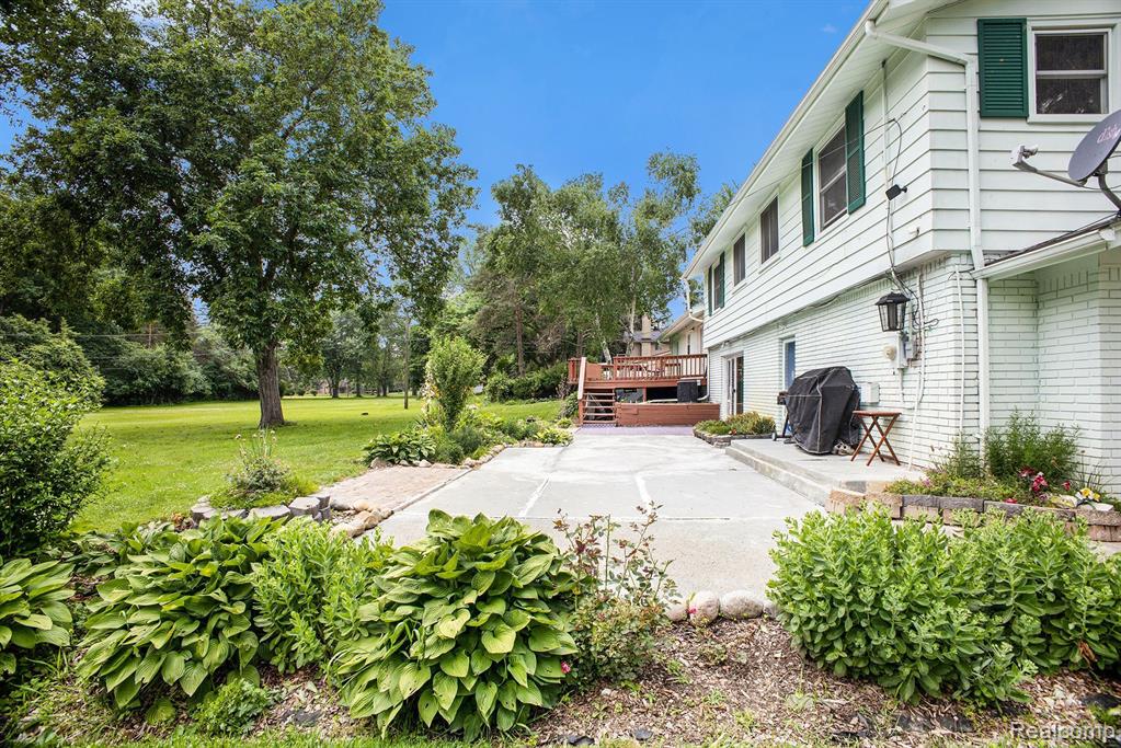 3931 Stonecrest Road West Bloomfield, MI 48322 - Photo 31 of 42 Gallery Image 31