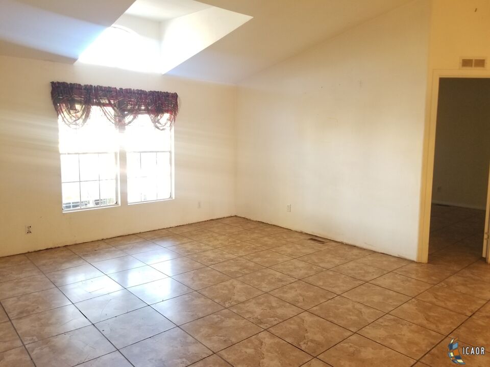 1601 Drew Road, Unit 28 El Centro, CA 92243 - Photo 6 of 16 Gallery Image 6