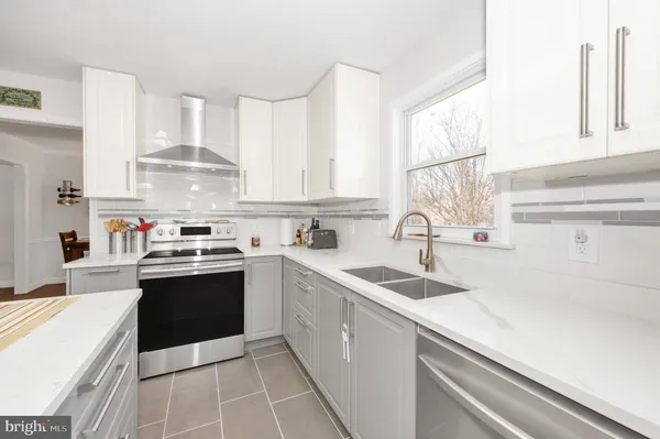 $779,900 | 13424 Coachlamp Lane, Silver Spring, MD 20906