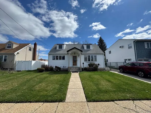 $799,000 | 2152 Erma Drive, East Meadow, NY 11554