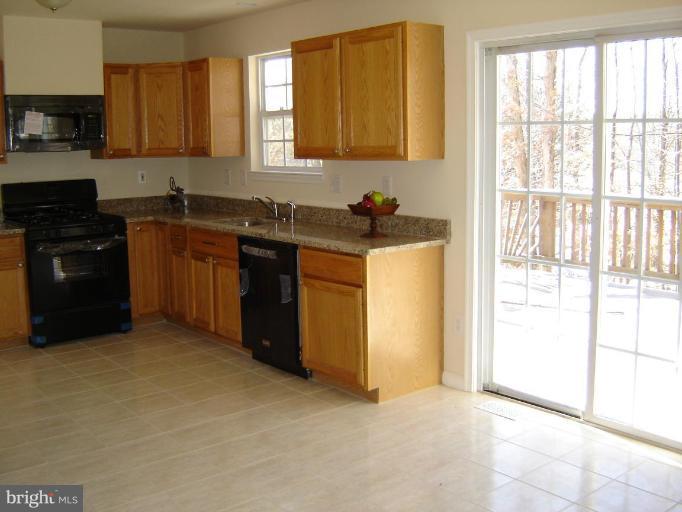 13512 Delaney Road Woodbridge, VA 22193 - Photo 4 of 8 Kitchen
